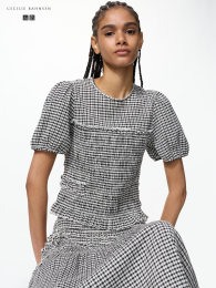 UNIQLO Футболка с пышными рукавами и шитьем.  фото
