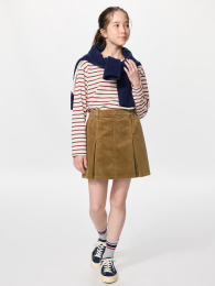 UNIQLO コーデュロイのミニスカートを履いた女の子たち  фото
